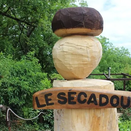 A La Campagne Le Secadou